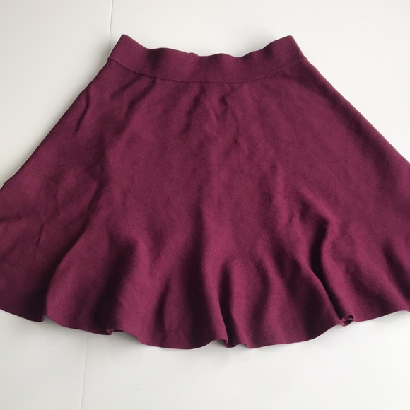 Review womens knit skirt size 10/12 maroon mini flare stretchy EUC - Picture 2 of 8